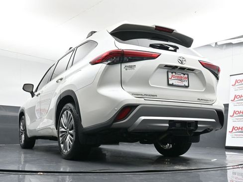 Used 2021 Toyota Highlander Platinum image 44