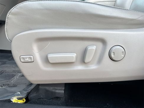 Used 2017 Toyota Highlander XLE image 14