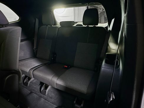 Used 2025 GMC Acadia Elevation image 29