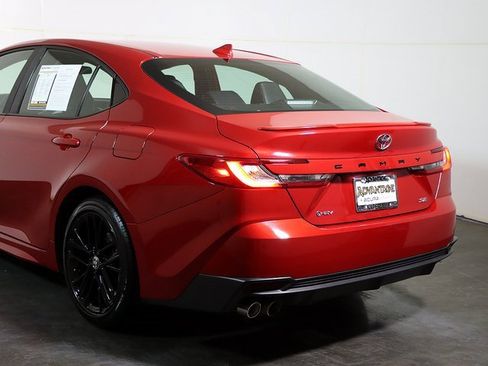 Used 2025 Toyota Camry SE image 10