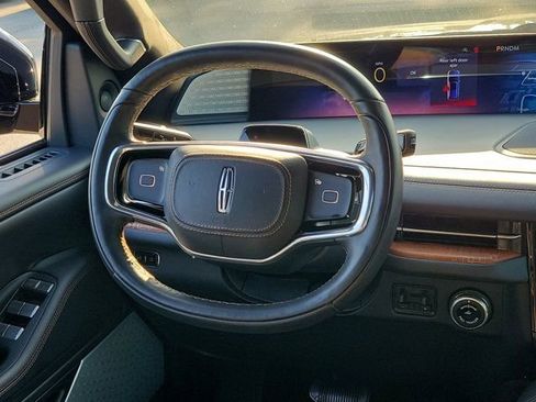 Certified 2025 Lincoln Navigator Black Label AWD/4WD image 23