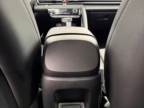 Used 2025 Hyundai Elantra Limited FWD image 15