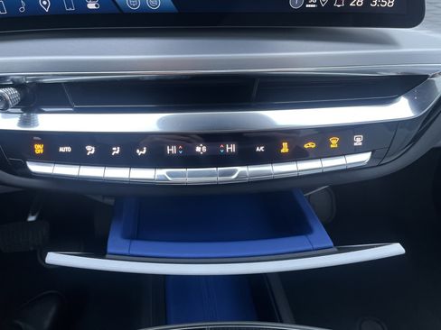 Used 2025 Cadillac Lyriq Luxury image 30