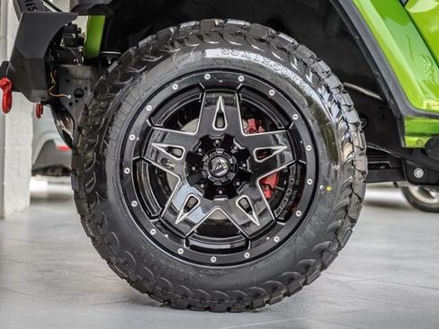 Used 2019 Jeep Wrangler Unlimited Sahara AWD/4WD image 11