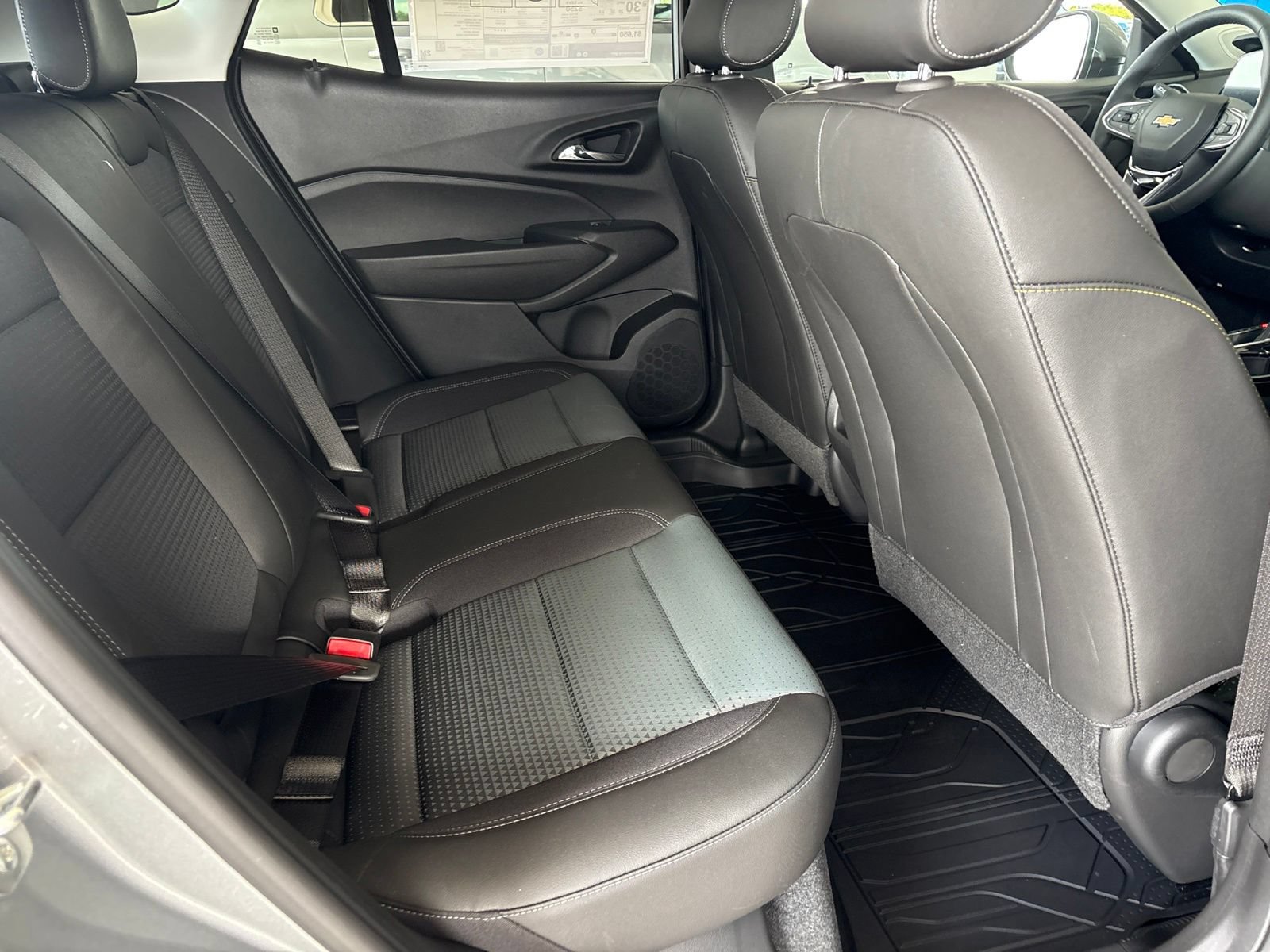 New 2026 Chevrolet Trax LT w/ LT Convenience Package FWD image 16