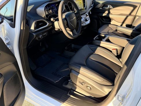 New 2026 Chrysler Pacifica Select w/ S Appearance Package FWD image 17