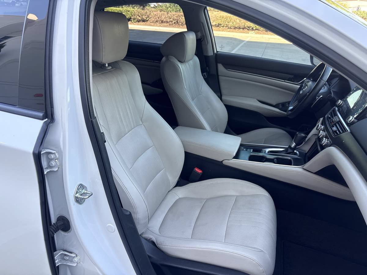 Used 2018 Honda Accord Touring image 15