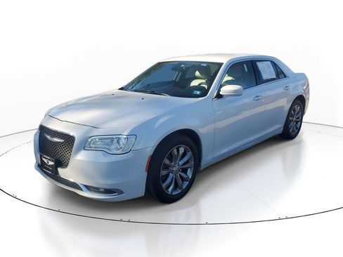 Used 2016 Chrysler 300 Limited w/ Driver Convenience Group image 10