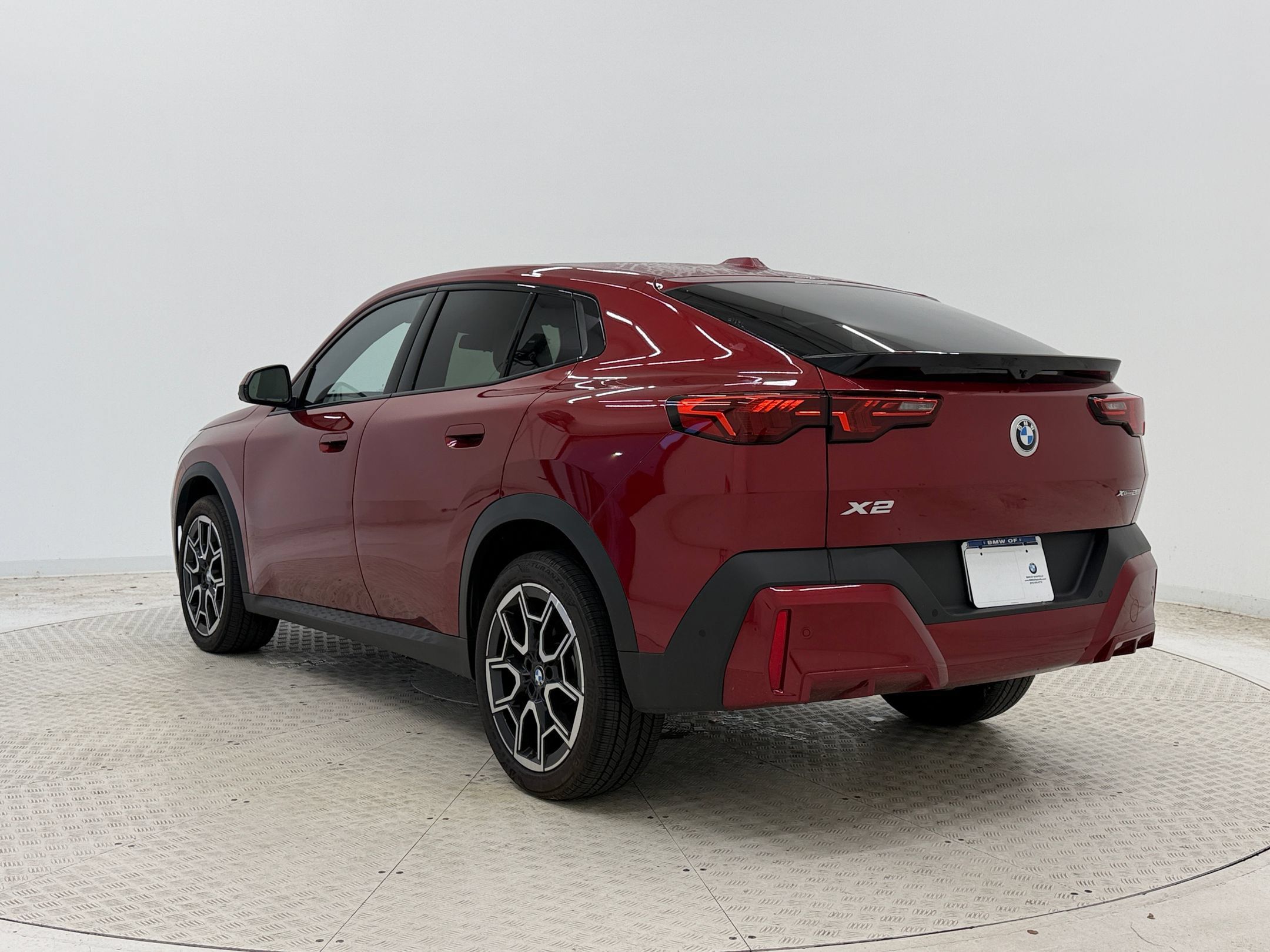 Used 2025 BMW X2 xDrive28i w/ Technology Package AWD/4WD image 3