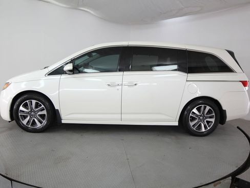 Used 2016 Honda Odyssey Touring image 4