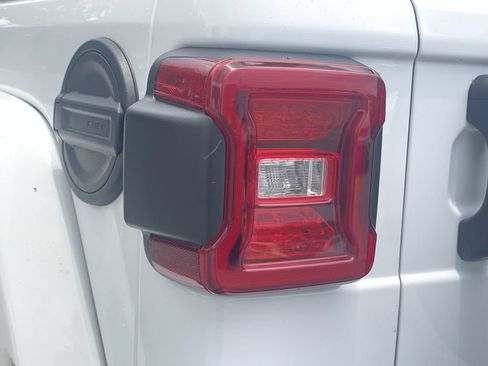 Used 2020 Jeep Wrangler Unlimited Sahara AWD/4WD image 38