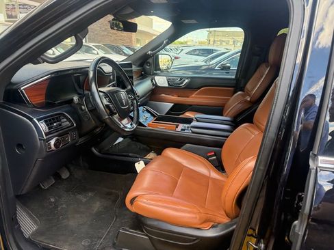 Used 2019 Lincoln Navigator Reserve AWD/4WD image 6