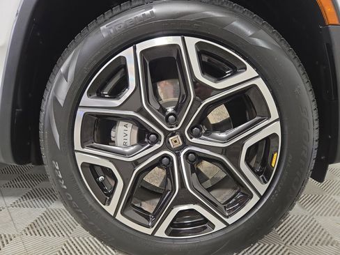 Used 2024 Rivian R1S Adventure image 10