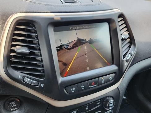 Used 2015 Jeep Cherokee Limited w/ Technology Group AWD/4WD image 9
