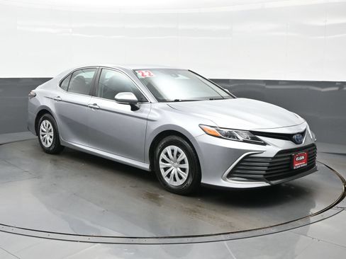 Used 2022 Toyota Camry LE FWD image 8