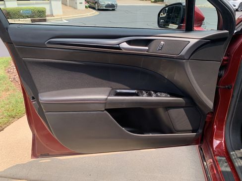 Used 2016 Ford Fusion SE FWD image 14