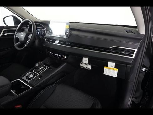 Used 2024 Mitsubishi Outlander ES image 7