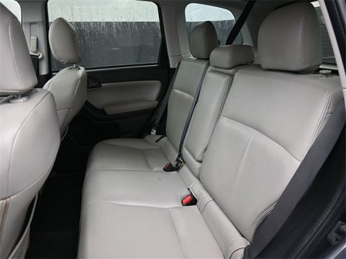 Used 2017 Subaru Forester 2.5i Premium image 14