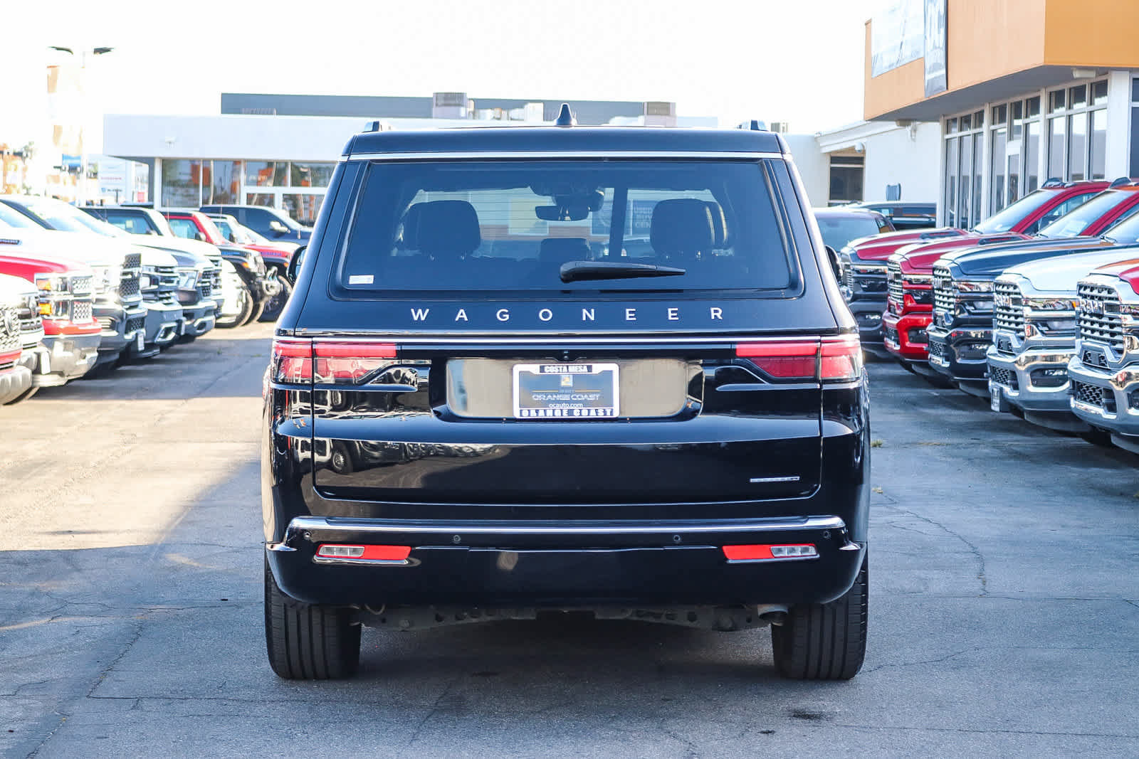 Used 2024 Jeep Wagoneer L Series II RWD image 5