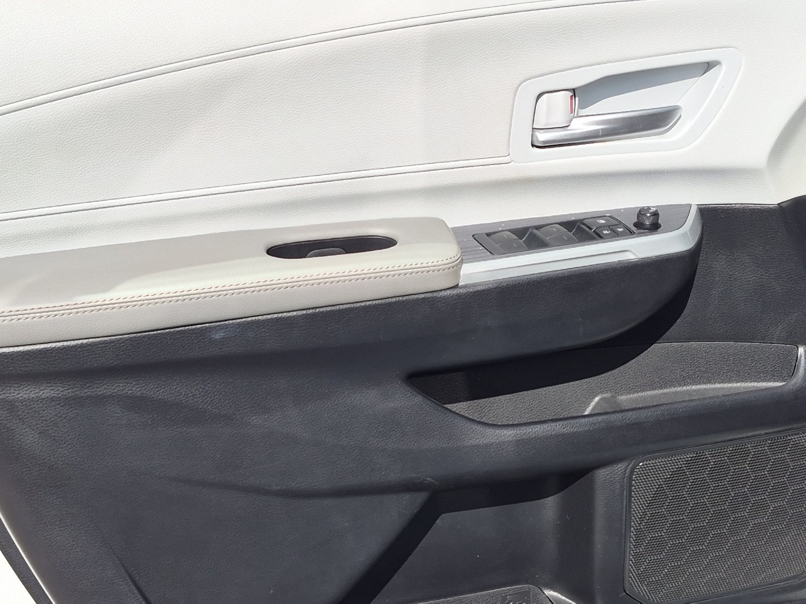 Used 2025 Toyota Sienna XLE FWD image 10