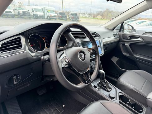 Used 2021 Volkswagen Tiguan SE image 17