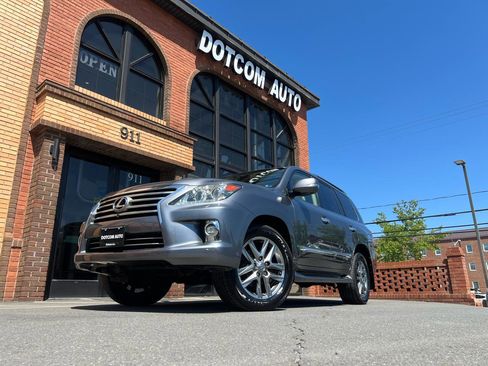 Used 2014 Lexus LX 570 4WD w/ Luxury Package image 3