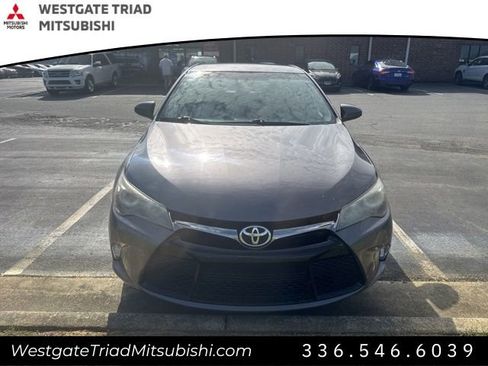 Used 2017 Toyota Camry SE image 2