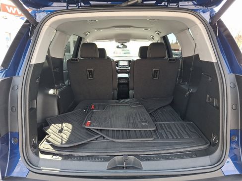 Used 2023 GMC Acadia SLE w/ Driver Convenience Package image 29