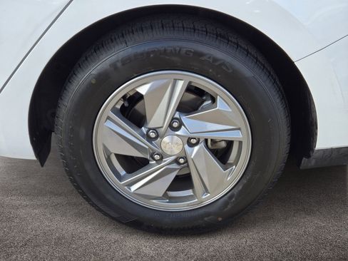 Used 2024 Hyundai Elantra SE image 9