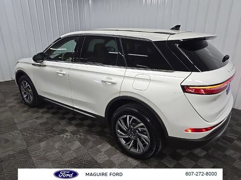 Used 2023 Lincoln Corsair AWD image 12
