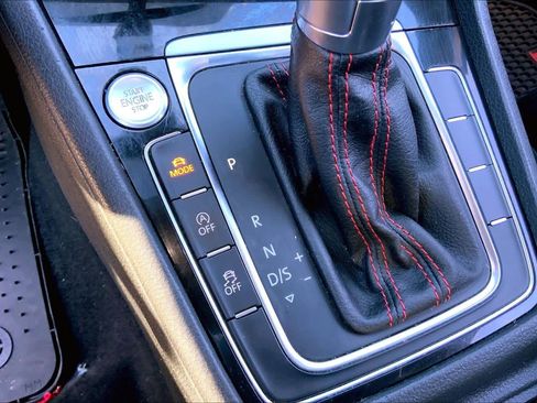 Used 2019 Volkswagen GTI SE image 31