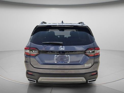 Used 2024 Honda Pilot Touring image 6