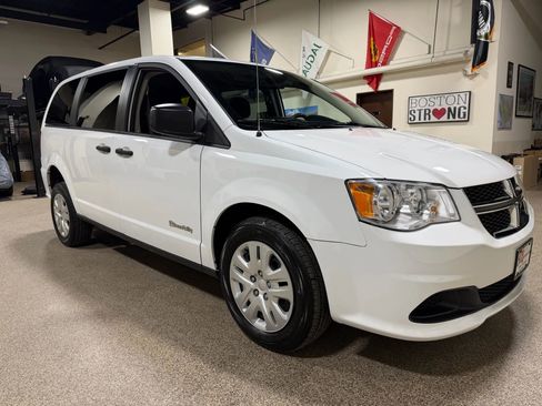 Used 2019 Dodge Grand Caravan SE image 15