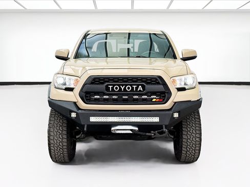 Used 2016 Toyota Tacoma TRD Off-Road w/ Towing Package AWD/4WD image 2
