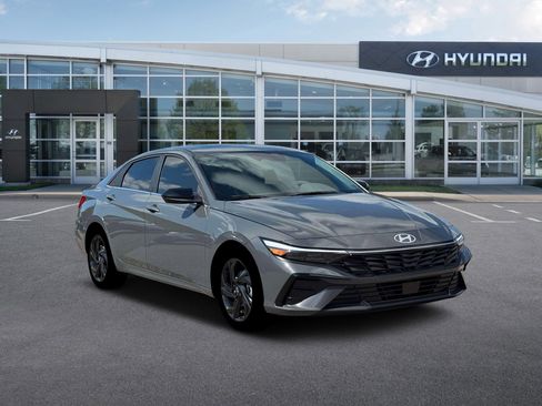 New 2026 Hyundai Elantra SEL Sport FWD image 11
