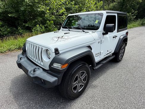Used 2018 Jeep Wrangler Sport AWD/4WD image 2