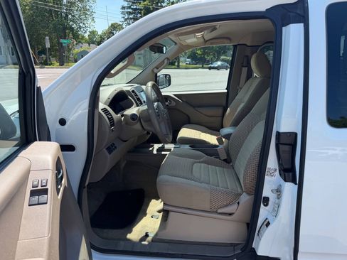 Used 2017 Nissan Frontier SV AWD/4WD image 9