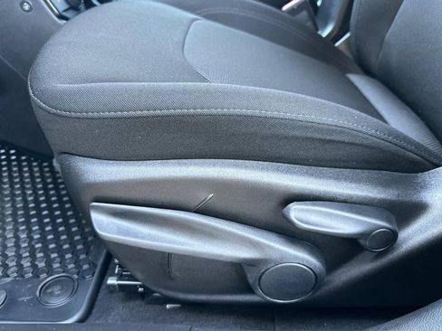 Used 2023 Jeep Renegade Latitude image 12