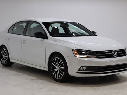 Used 2016 Volkswagen Jetta Sport FWD image 1
