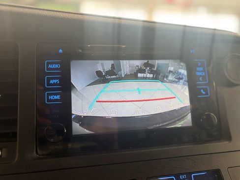 Used 2015 Toyota Sienna SE w/ SE Preferred Package FWD image 35