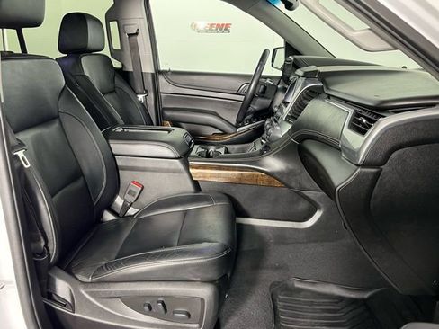 Used 2019 Chevrolet Tahoe LT w/ LT Signature Package image 34