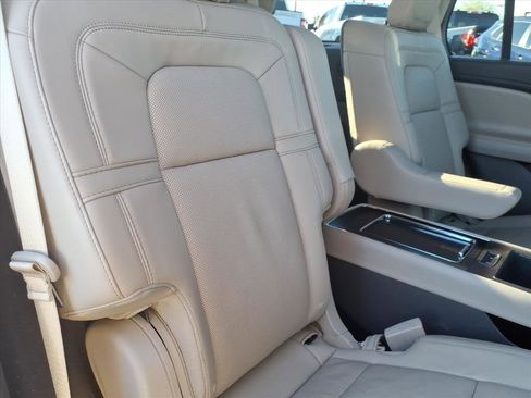 Used 2020 Lincoln Aviator Reserve w/ Equipment Group 202A image 15