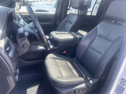 Used 2022 Chevrolet Suburban RST w/ Luxury Package image 16