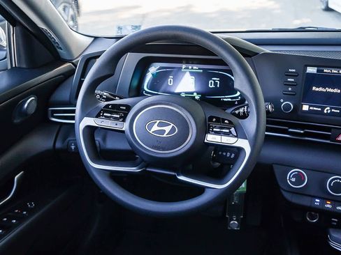 New 2026 Hyundai Elantra SE image 17