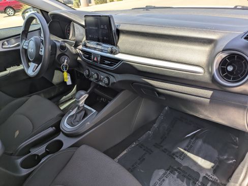 Certified 2024 Kia Forte LXS FWD image 12