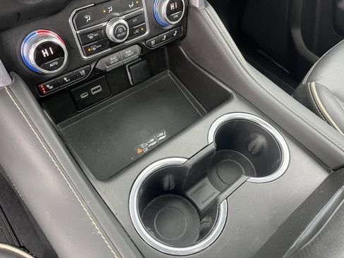 Used 2023 GMC Yukon XL SLT image 27