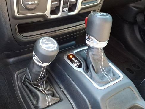 Used 2018 Jeep Wrangler Unlimited Sahara w/ Dual Top Group AWD/4WD image 14