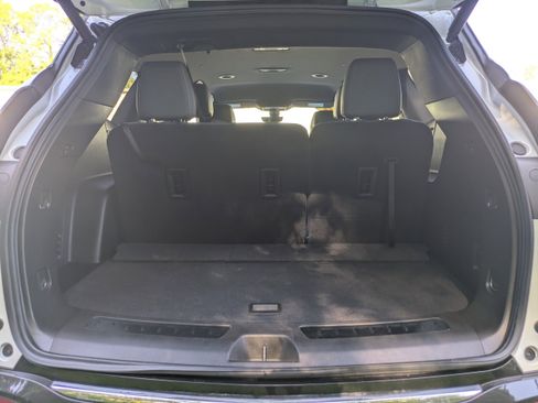 Used 2022 Buick Enclave Essence w/ Sport Touring Edition image 13