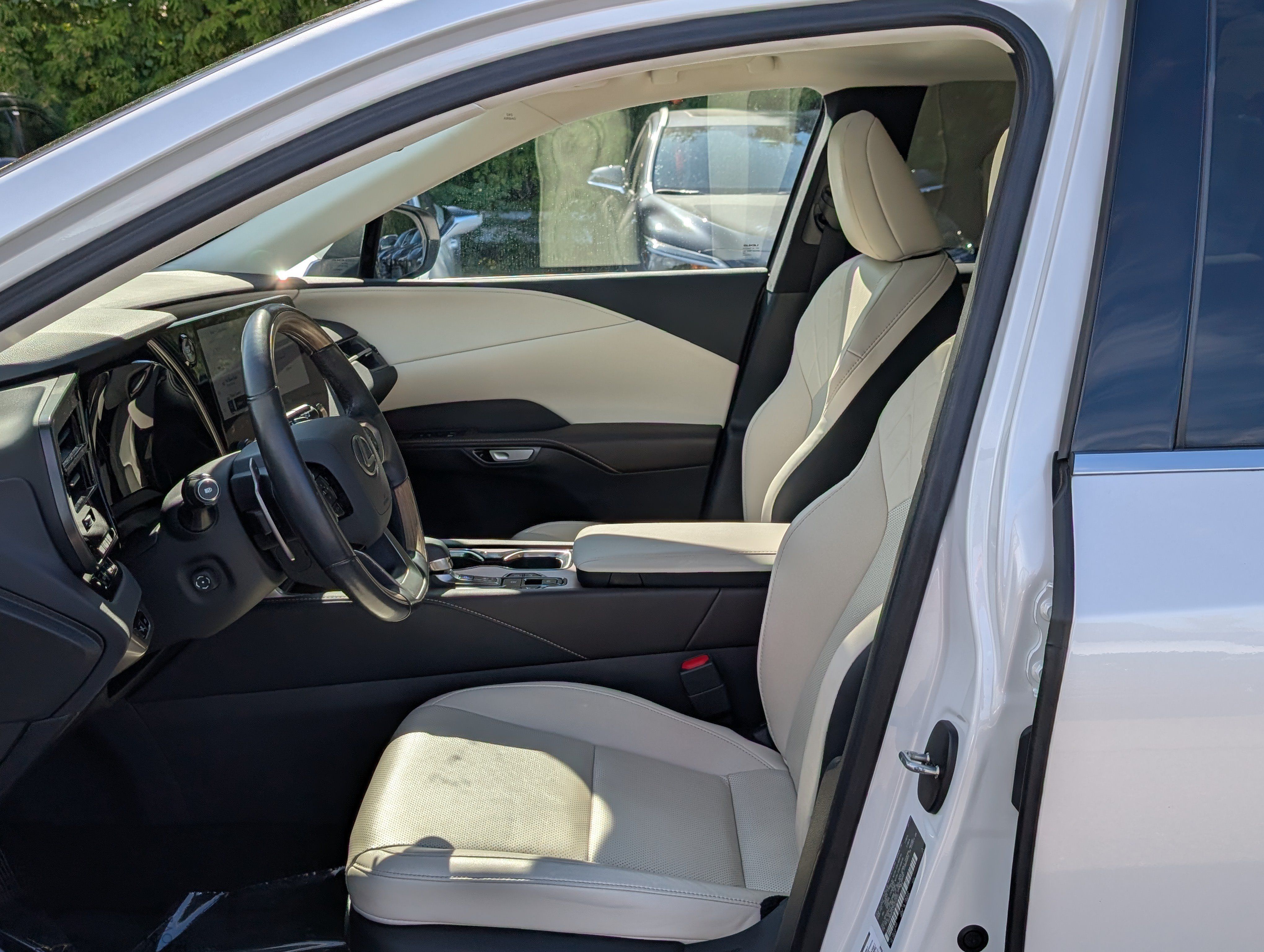 Used 2023 Lexus RX 350 Premium w/ Accessory Package (Z1) AWD/4WD image 16