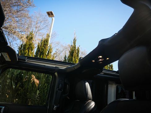 Used 2022 Jeep Wrangler Unlimited Sahara w/ Safety Group image 27